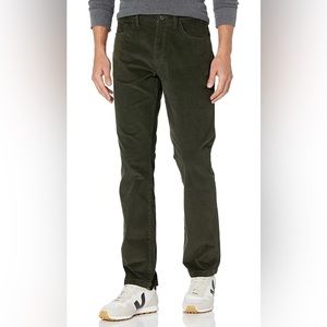 Goodthreads Men's Straight-Fit 5-Pocket Comfort Stretch Corduroy Pant.